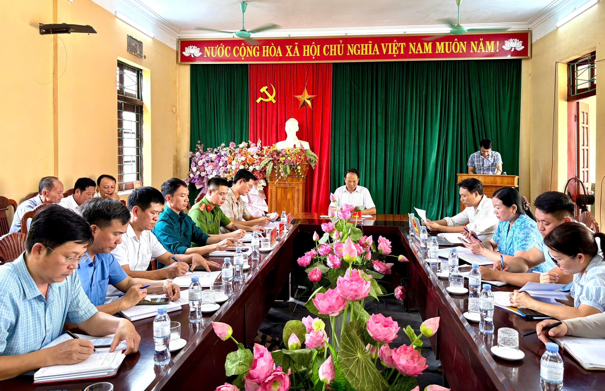 Anh-tin-bai